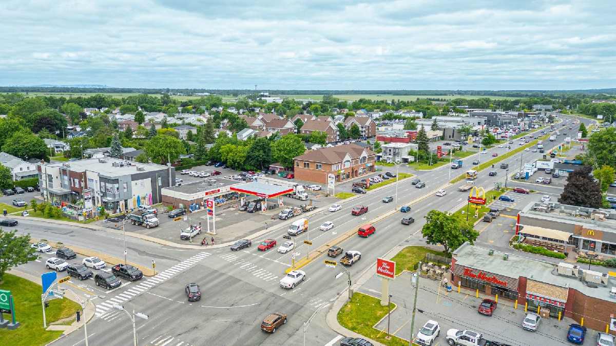 Commercial space 1000 sqft Sought after area in Chambly