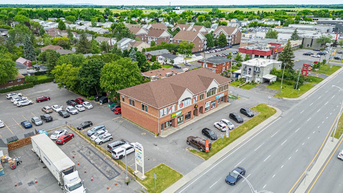 Commercial space 1000 sqft Sought after area in Chambly