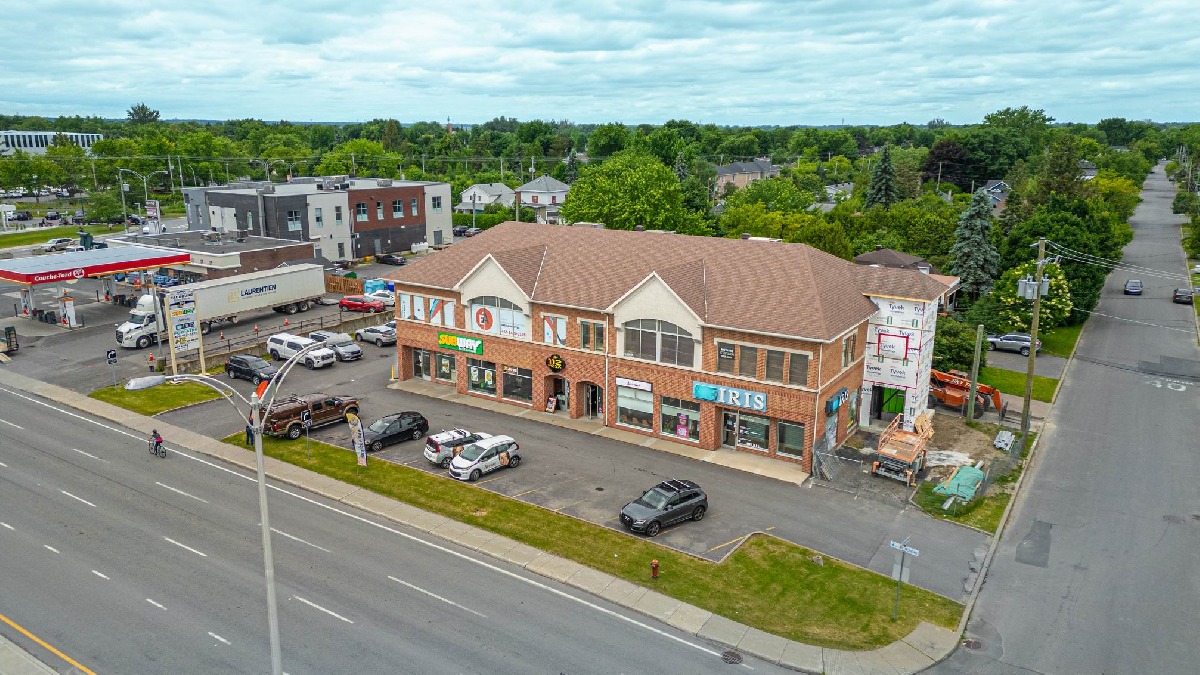 Commercial space 1000 sqft Sought after area in Chambly