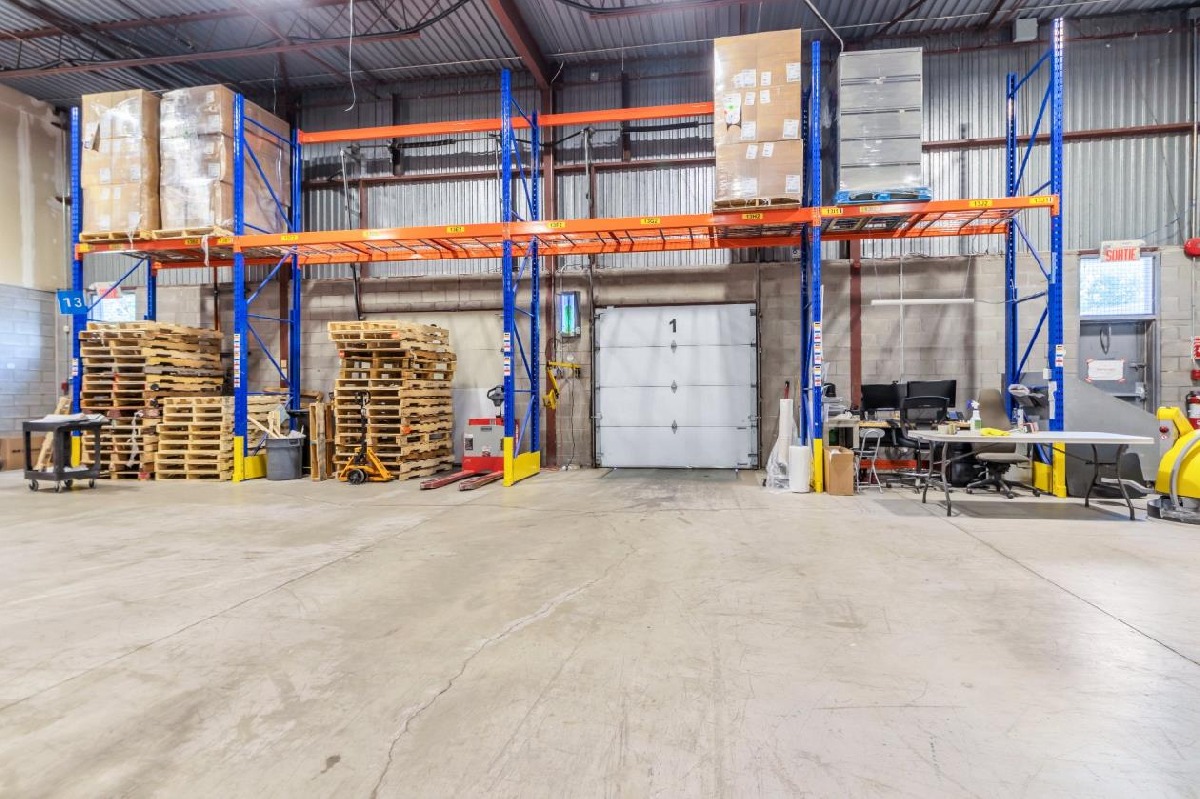 Industrial condo 11,200 sqft with warehouse and office