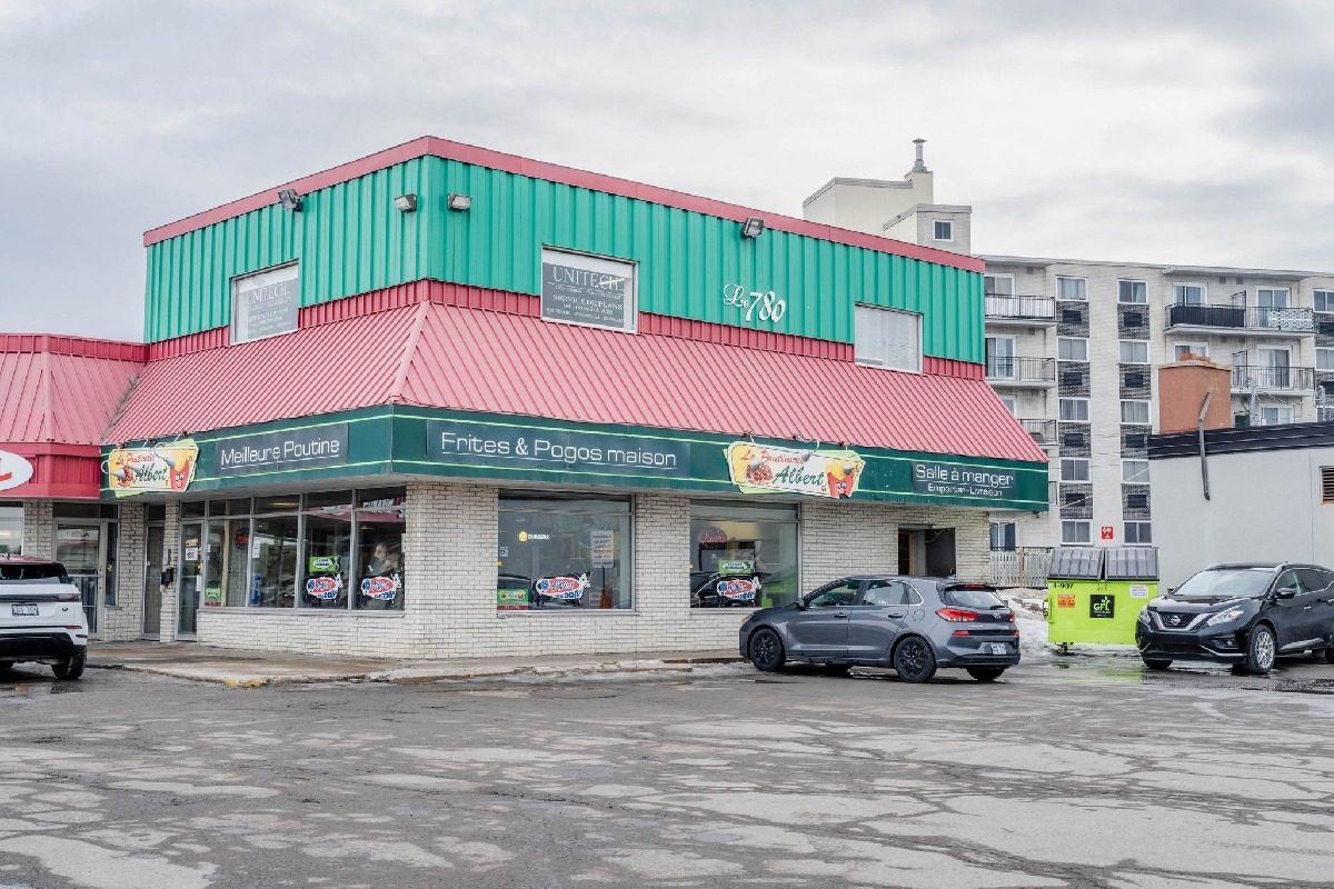 Commercial building in gatineau high visibility