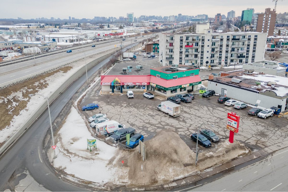 Commercial building in gatineau high visibility