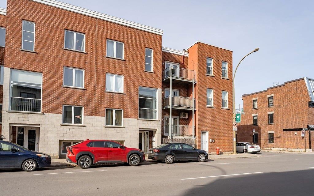 Couple/Single, 4 1/2 with parking, Jacques Cartier Bridge