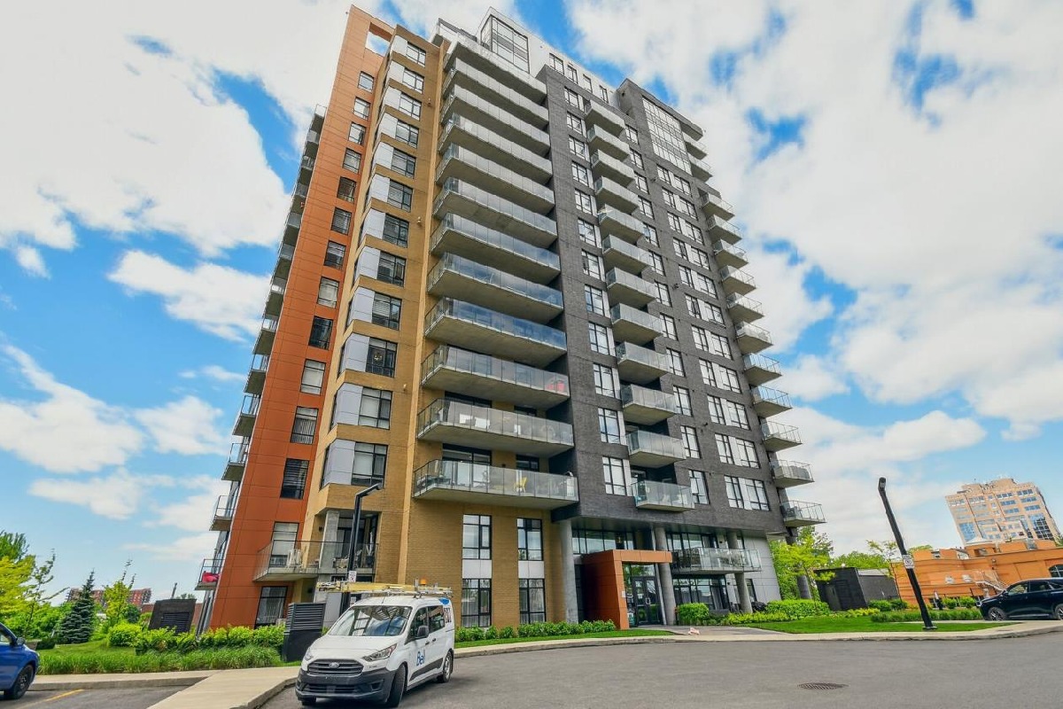 Magnificent modern and luxurious condo at Centropolis Laval