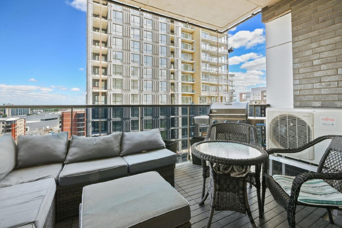 Magnificent modern and luxurious condo at Centropolis Laval