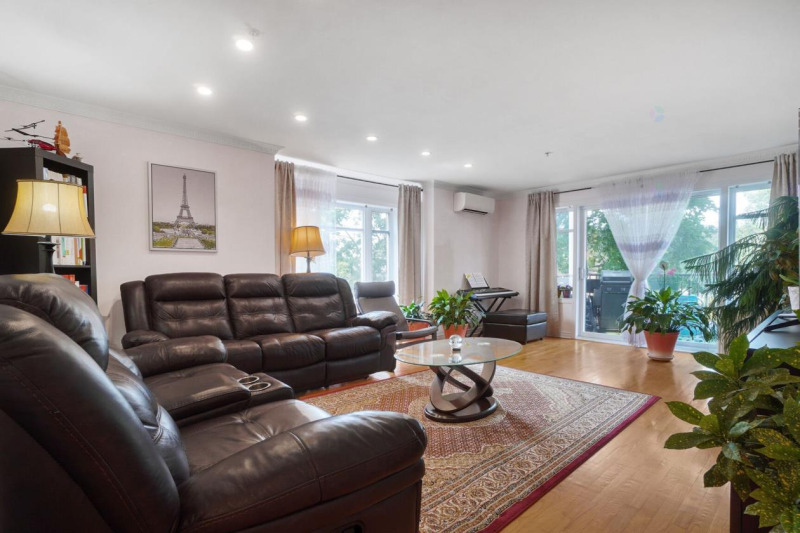 LIBRE Grand 4 1/2 Garage Balcon, 2 Sdb Notre-Dame-de-Grâce (1) LIBRE Grand 4 1/2 Garage Balcon, 2 Sdb Notre-Dame-de-Grâce