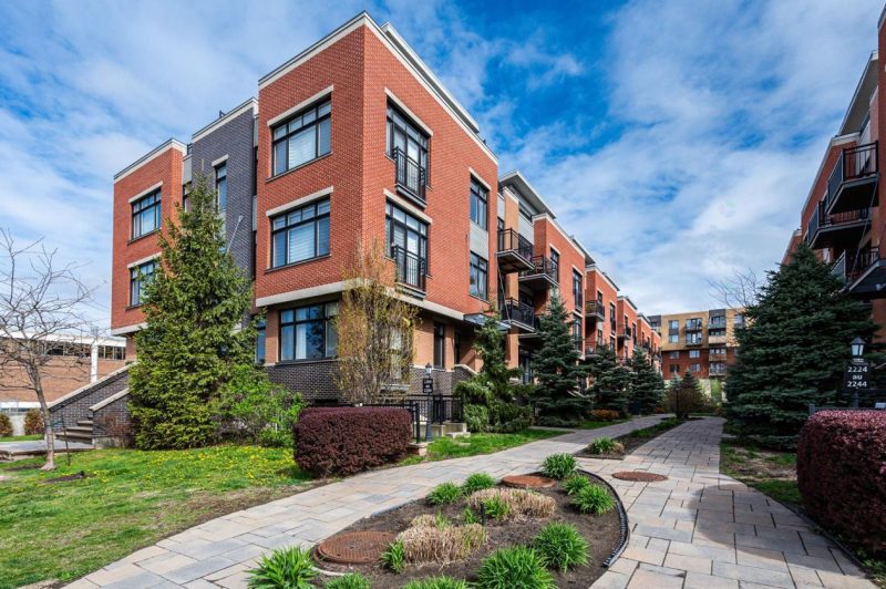 Superbe penthouse 2 niveaux au coeur de Lachine Mtl (1) Superbe penthouse 2 niveaux au coeur de Lachine Mtl