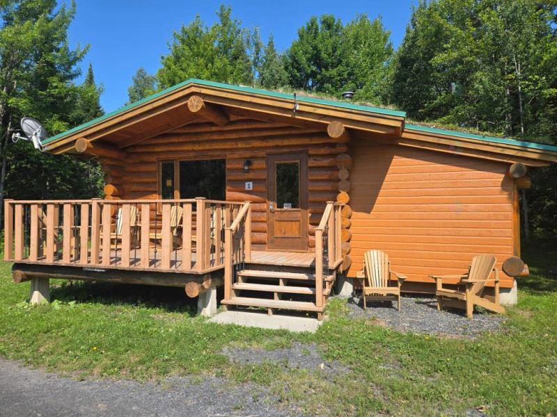 Chalet avec accès à un lac privé à louer en Beauce (1) Chalet avec accès à un lac privé à louer en Beauce